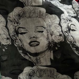 Marilyn Monroe infinity scarf